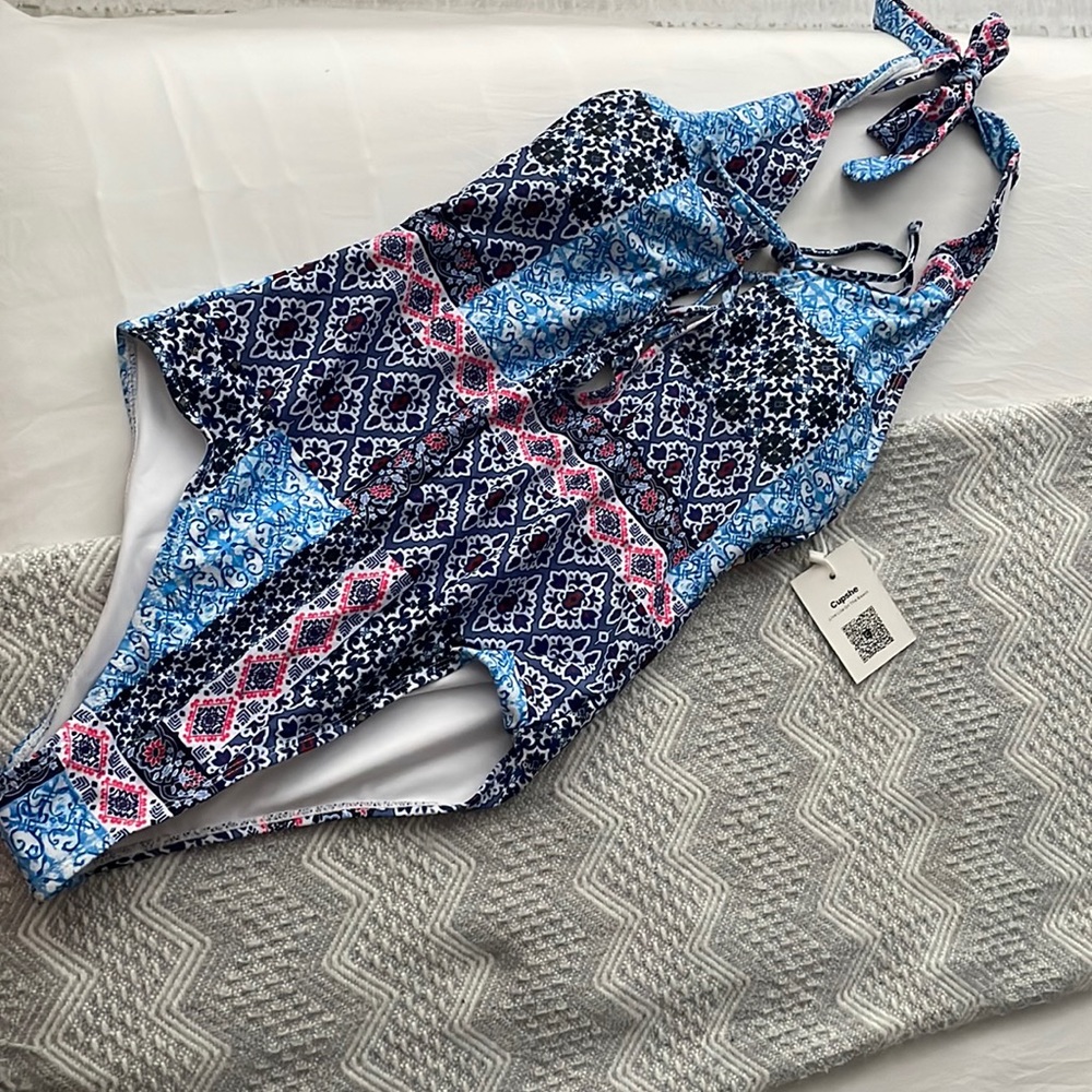 Cupshe one piece size small!